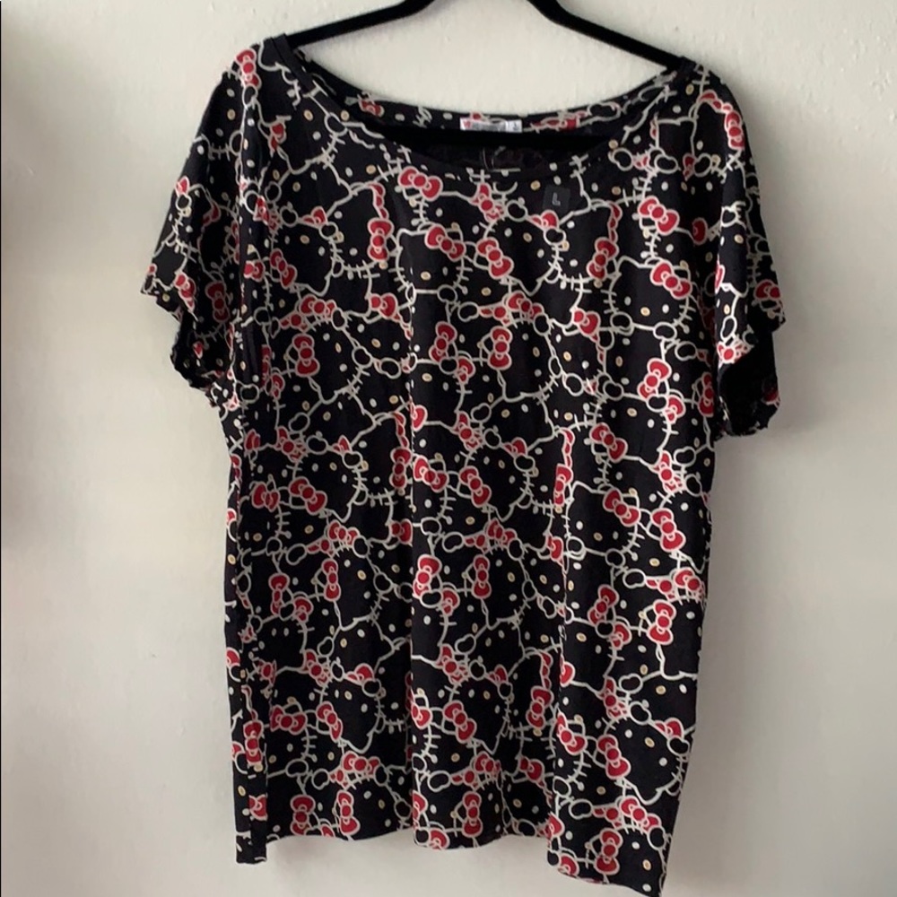 Uniqlo NWT Hello Kitty too - Picture 1 of 3